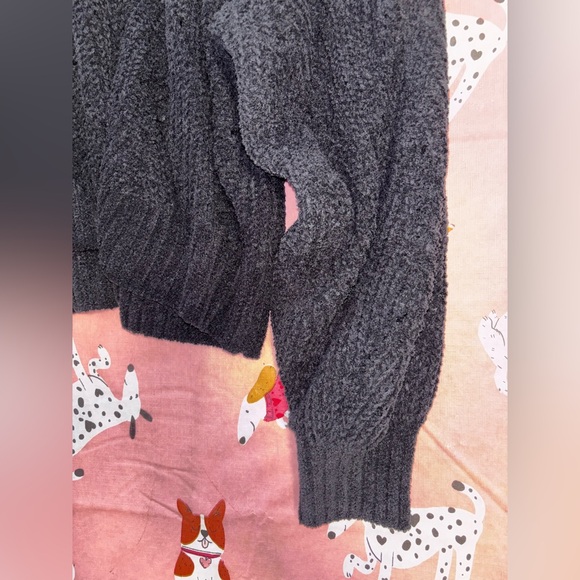 Black American Eagle V-Neck Sweater, size medium. - Picture 4 of 4